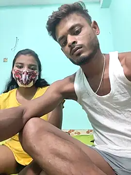 Hot-Couple4 online show from May 2026 04:32:01 PM
