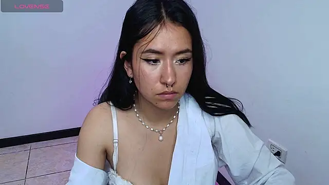 chloe-disire online show from April 2026 07:32:01 PM