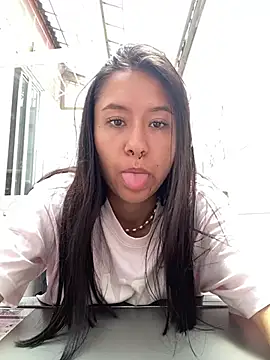 Snapshot of chloe-disire chatting on June 2026 05:17:01 PM chloe-disire online show from June 2026 05:17:01 PM