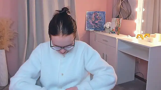 ErmaCurlis online show from April 2026 11:17:01 AM