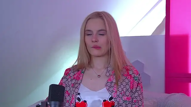 LeaLamour online show from April 2026 06:40:02 AM