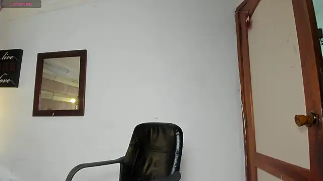 SarahQ65 online show from April 2026 01:38:02 PM