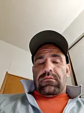 Snapshot of fitguy4u chatting on May 2026 06:46:01 AM fitguy4u online show from May 2026 06:46:01 AM