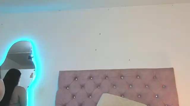 laurenlaine online show from July 2026 08:48:01 PM