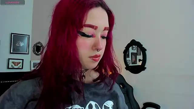 Snapshot of Leah_cherry chatting on June 2026 08:20:02 PM Leah cherry online show from June 2026 08:20:02 PM
