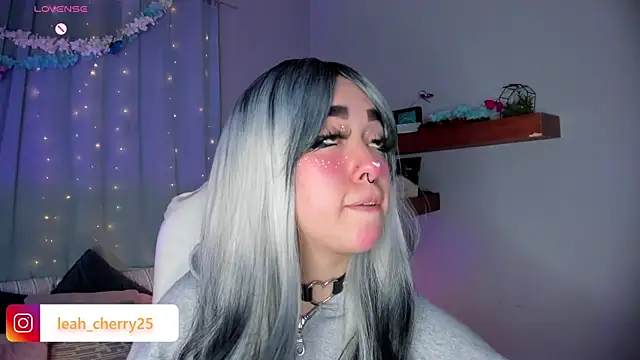 Snapshot of Leah_cherry chatting on June 2026 05:52:01 AM Leah cherry online show from June 2026 05:52:01 AM