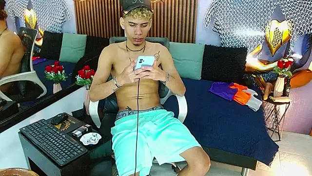 Snapshot of Skinny_cute_Alyer chatting on June 2026 02:45:02 AM Skinny cute Alyer online show from June 2026 02:45:02 AM