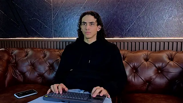 LucaAlessi online show from April 2026 02:10:02 PM