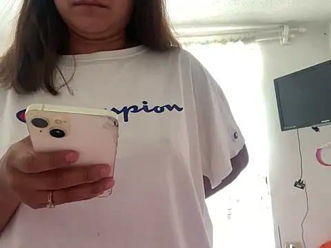 SolMlrena online show from June 2026 03:50:01 PM