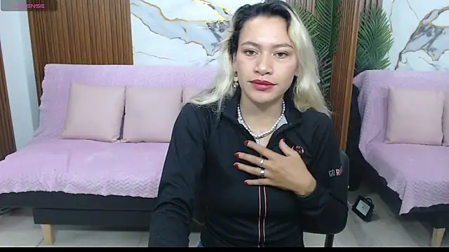 Snapshot of alonddra_tay chatting on April 2026 11:44:02 AM alonddra tay online show from April 2026 11:44:02 AM