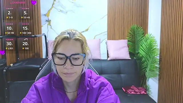 Snapshot of alonddra_tay chatting on July 2026 11:40:01 AM alonddra tay online show from July 2026 11:40:01 AM