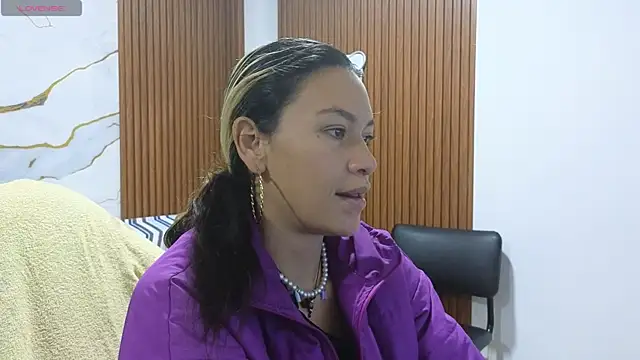 Snapshot of alonddra_tay chatting on June 2026 12:15:02 PM alonddra tay online show from June 2026 12:15:02 PM
