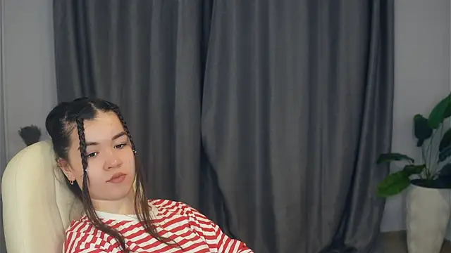 ShanaYock online show from April 2026 01:47:01 PM