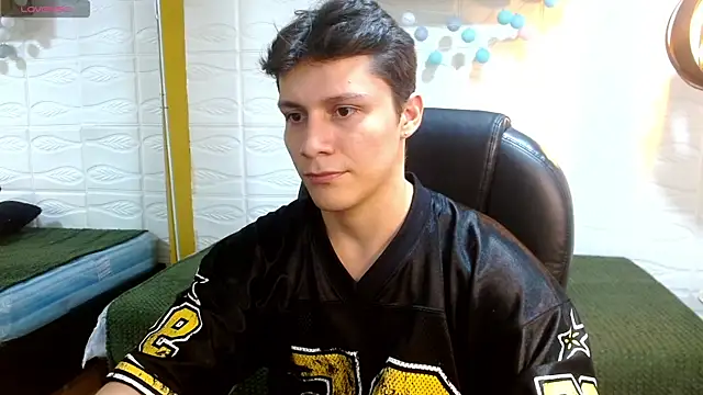 Zayn clausen online show from May 2026 06:37:02 PM