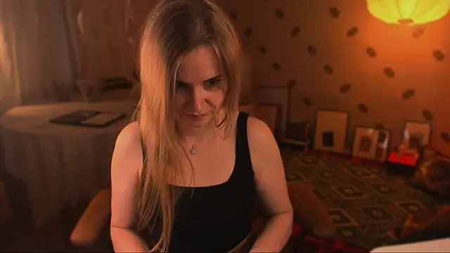 MiaSparkes online show from May 2026 10:54:01 AM