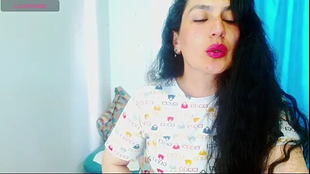 Snapshot of diosa_gil chatting on April 2026 08:21:01 PM diosa gil online show from April 2026 08:21:01 PM