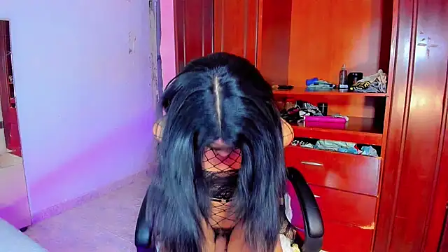 Naomisaenz01 online show from June 2026 01:56:01 AM