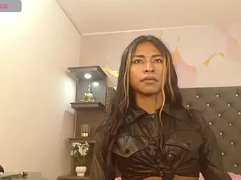 Naomisaenz01 online show from May 2026 06:53:01 AM