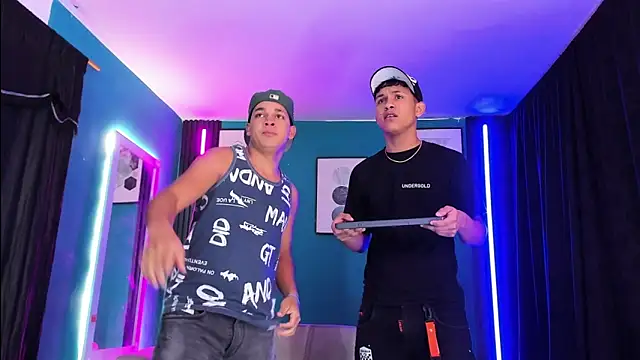  HotWildwolves online show from April 2026 08:23:02 PM