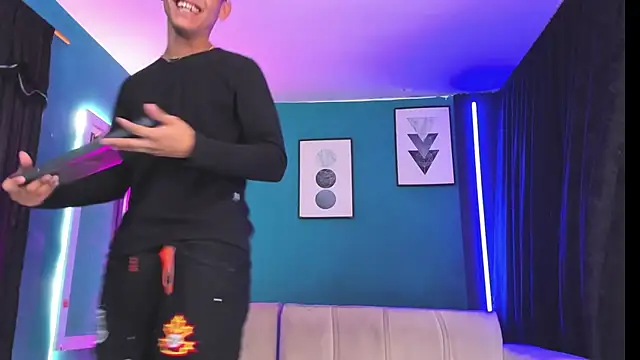  HotWildwolves online show from April 2026 08:02:01 PM