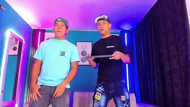  HotWildwolves online show from April 2026 07:29:04 PM