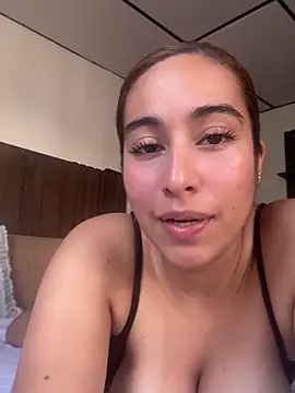 Aitana Lux online show from April 2026 07:03:01 PM