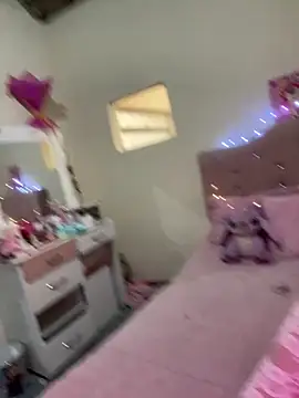 Miakittyyy online show from April 2026 02:32:02 PM