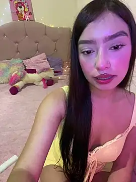 Miakittyyy online show from April 2026 02:13:01 PM