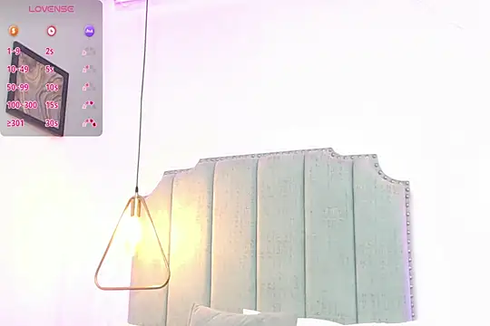 MoonBlue95 online show from April 2026 12:17:01 AM