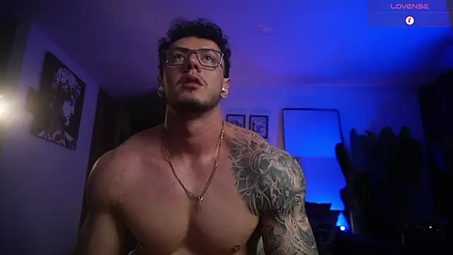 Snapshot of Thomas_Falcon1 chatting on May 2026 01:15:02 AM Thomas Falcon1 online show from May 2026 01:15:02 AM