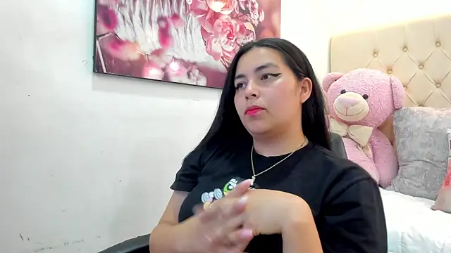 Snapshot of luna_bloomm_ chatting on April 2026 04:17:01 AM luna bloomm online show from April 2026 04:17:01 AM