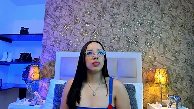 Snapshot of ValkyriaSteel chatting on June 2026 11:43:01 AM ValkyriaSteel online show from June 2026 11:43:01 AM
