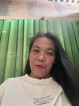 Snapshot of holdmetight21 chatting on April 2026 04:24:02 AM holdmetight21 online show from April 2026 04:24:02 AM