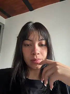 NefertitiXO online show from July 2026 02:14:02 PM