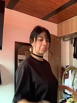 NefertitiXO online show from June 2026 01:44:02 PM