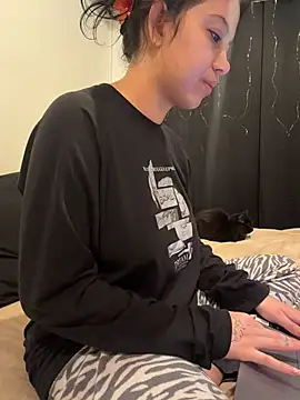 NefertitiXO online show from July 2026 12:37:01 PM
