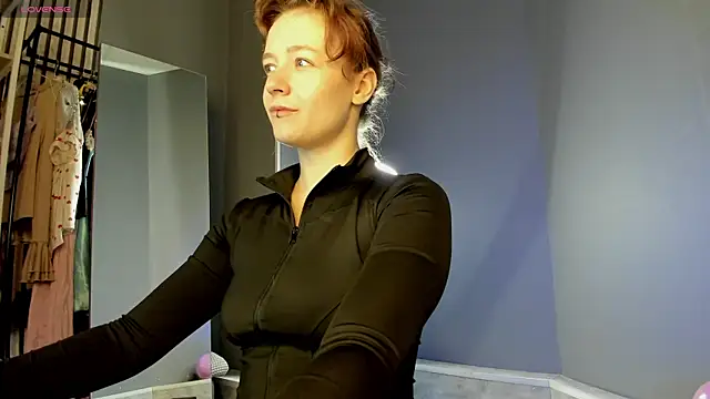 Snapshot of Ricki_Bloom chatting on June 2026 01:10:01 AM Ricki Bloom online show from June 2026 01:10:01 AM