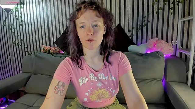 Snapshot of Ricki_Bloom chatting on June 2026 09:25:01 AM Ricki Bloom online show from June 2026 09:25:01 AM