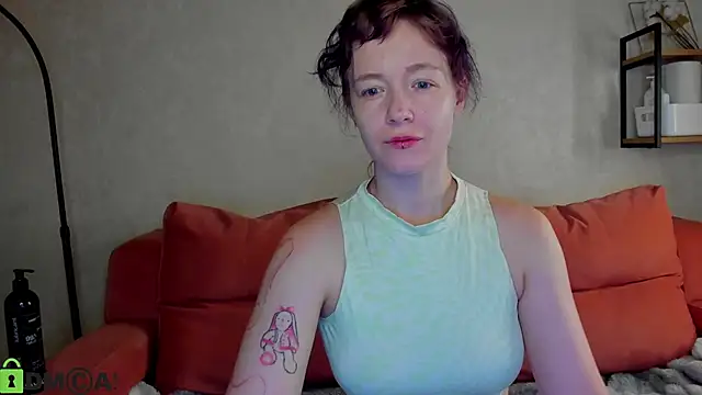 Snapshot of Ricki_Bloom chatting on June 2026 01:16:02 AM Ricki Bloom online show from June 2026 01:16:02 AM