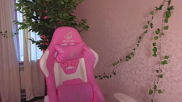 Snapshot of Ricki_Bloom chatting on June 2026 01:11:02 AM Ricki Bloom online show from June 2026 01:11:02 AM