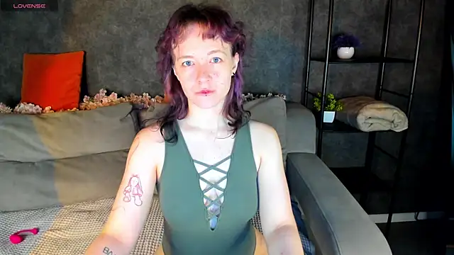 Snapshot of Ricki_Bloom chatting on July 2026 01:03:01 AM Ricki Bloom online show from July 2026 01:03:01 AM