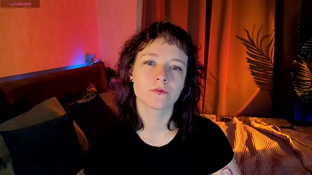 Snapshot of Ricki_Bloom chatting on July 2026 01:17:01 AM Ricki Bloom online show from July 2026 01:17:01 AM