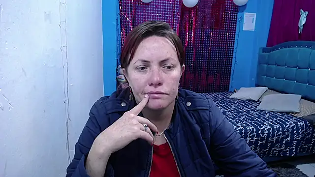 Snapshot of carolinhe26 chatting on April 2026 01:46:01 PM carolinhe26 online show from April 2026 01:46:01 PM