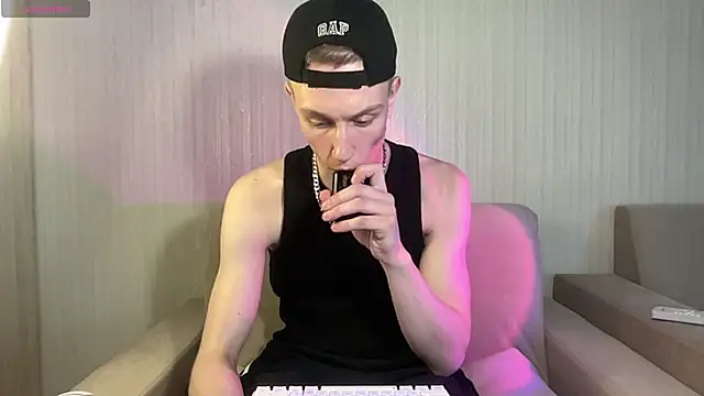 Travis Gracile online show from April 2026 09:28:02 AM