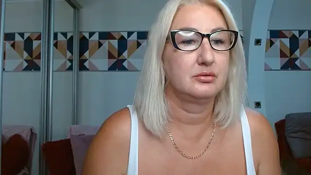 Snapshot of DianaFrances chatting on June 2026 01:28:02 PM DianaFrances online show from June 2026 01:28:02 PM