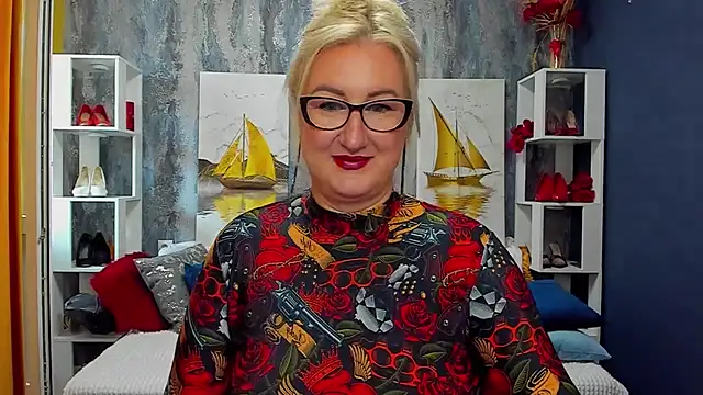 Snapshot of DianaFrances chatting on April 2026 08:10:02 AM DianaFrances online show from April 2026 08:10:02 AM
