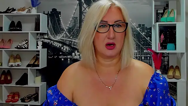Snapshot of DianaFrances chatting on May 2026 11:10:02 AM DianaFrances online show from May 2026 11:10:02 AM