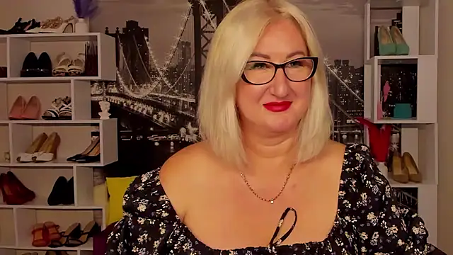 Snapshot of DianaFrances chatting on May 2026 01:17:02 PM DianaFrances online show from May 2026 01:17:02 PM