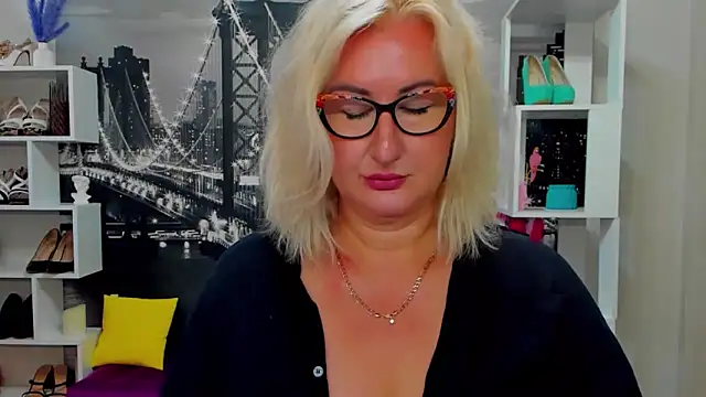 DianaFrances online show from May 2026 10:02:01 AM