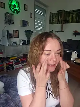 AliceLiddle  online show from April 2026 04:33:01 PM